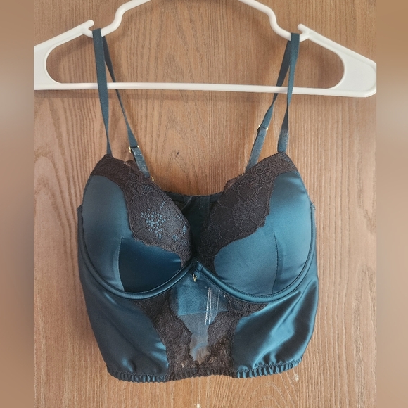 Elegant Lace Trimmed Satin Lingerie - Picture 1 of 3